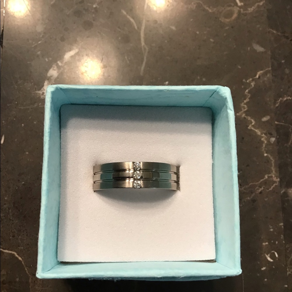 TeNo Titanim w/diamonds ring size 5.25